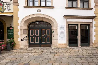 Eine Fassade oder ein Eingang zu Beautiful Apartment 3 City Center