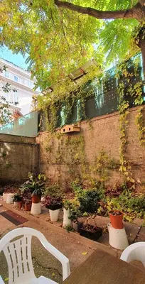 Ein Garten an der Unterkunft 7brunnen Hostel Beds & Rooms