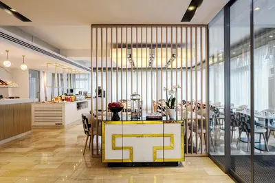 Ein Restaurant oder anderes Speiselokal in der Unterkunft Eurostars Embassy