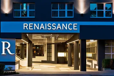 Eine Fassade oder ein Eingang zu Renaissance Vienna Schönbrunn Hotel