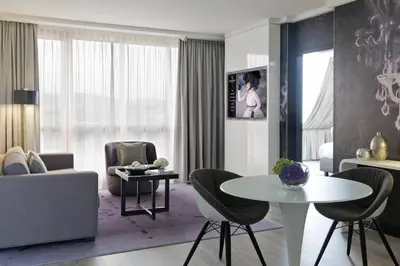 Ein Sitzbereich in der Unterkunft Renaissance Vienna Schönbrunn Hotel