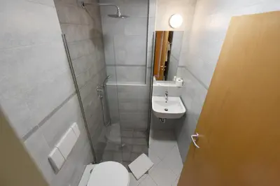 Ein Badezimmer in der Unterkunft Hotel Korotan