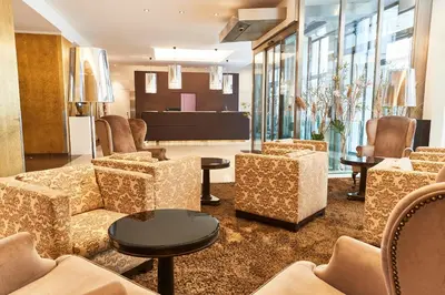 Ein Sitzbereich in der Unterkunft Steigenberger Hotel Herrenhof