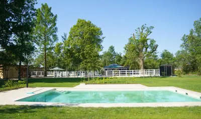 Der Swimmingpool an oder in der Nähe von Equiliber Reitkunstzentrum Burgenland