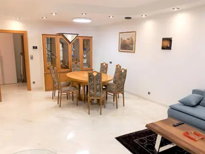 Ein Sitzbereich in der Unterkunft Apartments Peter