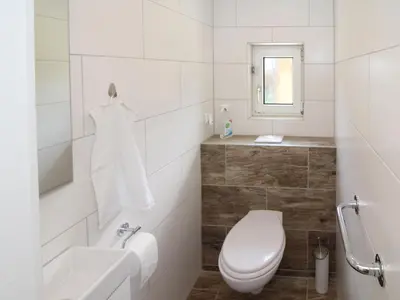 Ein Badezimmer in der Unterkunft Holiday Home Bungalow Leopoldau by Interhome