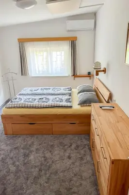 Ein Bett oder Betten in einem Zimmer der Unterkunft Holiday Home Bungalow Leopoldau by Interhome