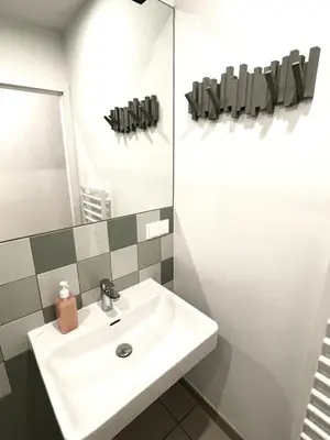 Ein Badezimmer in der Unterkunft easy-flat Hyrtlgasse - Comfortable Value Apartments