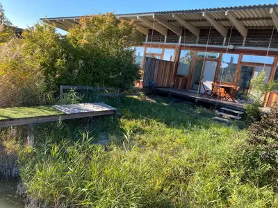 Ein Garten an der Unterkunft Seevilla Matilda direkt am Ufer