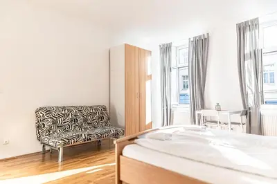 Ein Bett oder Betten in einem Zimmer der Unterkunft Comfortable 3BR Next to Belvedere, Ideal for short Stays