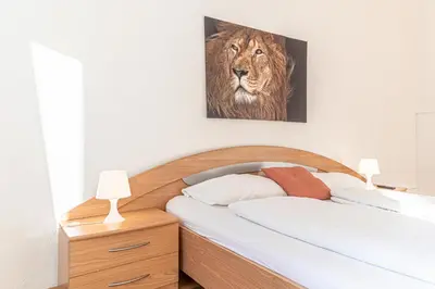 Ein Bett oder Betten in einem Zimmer der Unterkunft Comfortable 3BR Next to Belvedere, Ideal for short Stays