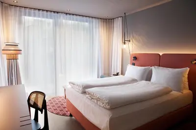Ein Bett oder Betten in einem Zimmer der Unterkunft Hotel Indigo Vienna - Naschmarkt by IHG