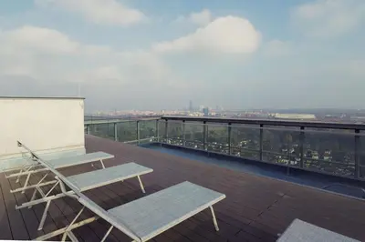 Ein Balkon oder eine Terrasse in der Unterkunft Triiiple Suites Level 21 mit Balkon und Tiefgarage
