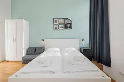 Ein Bett oder Betten in einem Zimmer der Unterkunft Free Parking Vienna Naschmarkt Air Con fast Wifi