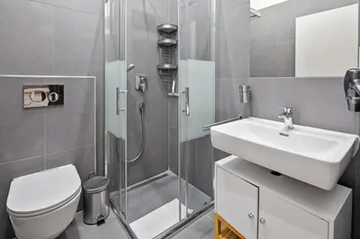 Ein Badezimmer in der Unterkunft 522 Mbits Wifi Air Con Free Parking