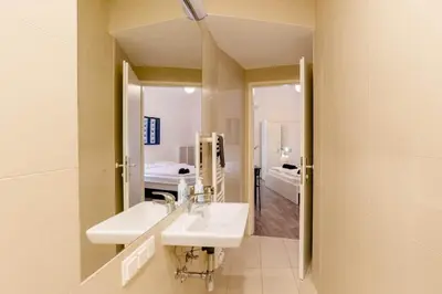 Ein Badezimmer in der Unterkunft Air Condition I all sights in walking distance I 201 Mbit Wifi
