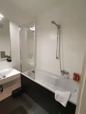 Ein Badezimmer in der Unterkunft Central Alpha Apartment 7min to the city centar
