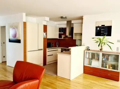 Küche/Küchenzeile in der Unterkunft luxury 4 bedroom roof apt with 3 balconies & view