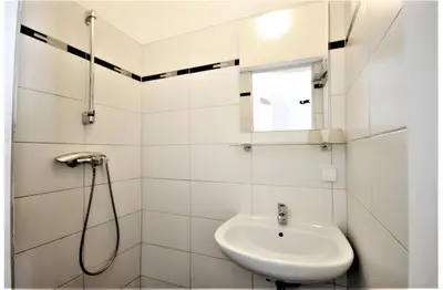 Ein Badezimmer in der Unterkunft Modern flat with 2 rooms, close to Schönbrunn