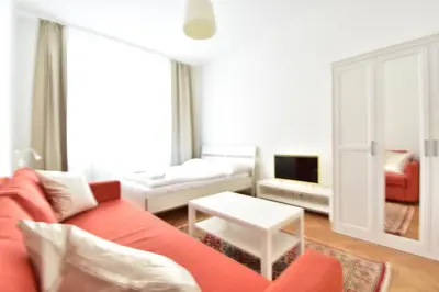 Ein Bett oder Betten in einem Zimmer der Unterkunft UNIVERSUM APARTMENT 3