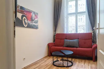 Ein Sitzbereich in der Unterkunft Modern 3BR Apt with LR near Wiener Stadthalle
