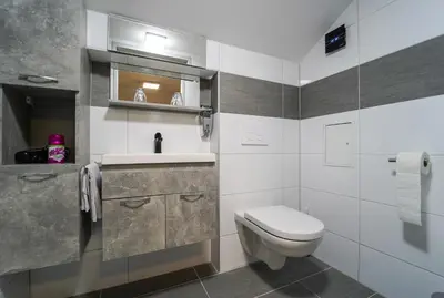 Ein Badezimmer in der Unterkunft Behagliches Cottage mit Kamin mitten im Wald