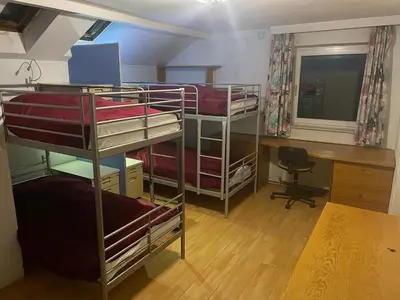 Ein Bett oder Betten in einem Zimmer der Unterkunft Suburb Hostel
