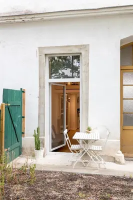 Ein Patio oder anderer Außenbereich in der Unterkunft Thalia Garden Suites - 8 min to city center