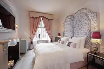 Ein Bett oder Betten in einem Zimmer der Unterkunft The Leo Grand