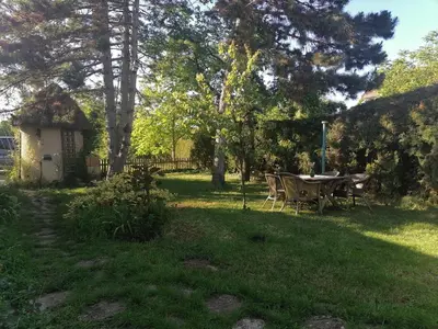 Ein Garten an der Unterkunft Gartenapartment Storchenblick