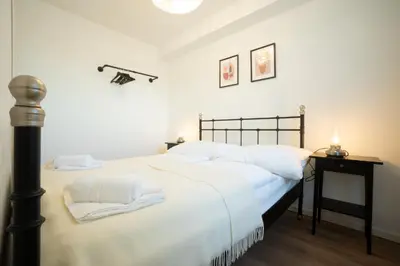 Ein Bett oder Betten in einem Zimmer der Unterkunft Bright boutique apartment located 15 min from Stephansdom
