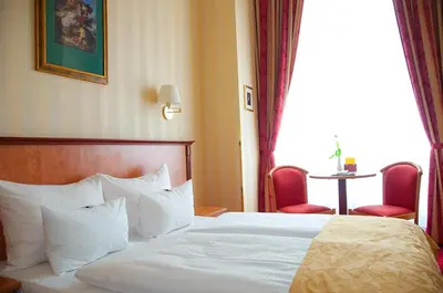 Ein Bett oder Betten in einem Zimmer der Unterkunft OPERA Am Operneck SELF CHECK IN