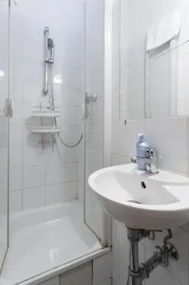 Ein Badezimmer in der Unterkunft Central Garden Apartments