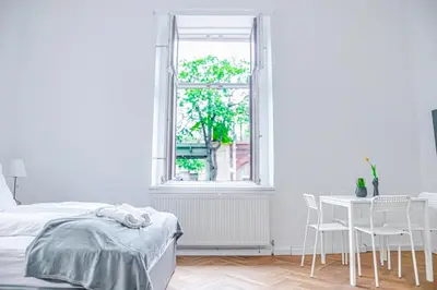Ein Bett oder Betten in einem Zimmer der Unterkunft Classy 2BR Apt. w/ Exclusive Location near AKH
