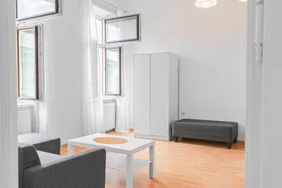 Ein Sitzbereich in der Unterkunft Pleasing 2BR Apt. AKH-Perfect for Groups