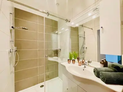 Ein Badezimmer in der Unterkunft Colorful & Quiet Apartment in Beautiful Viennese Building