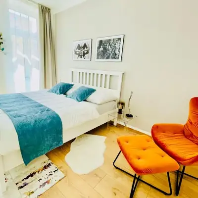 Colorful & Quiet Apartment in Beautiful Viennese Building