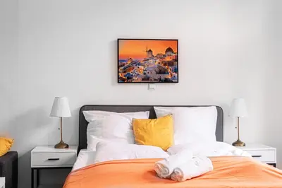 Ein Bett oder Betten in einem Zimmer der Unterkunft Joyful 4BR Apt @ superb location near AKH Hospital