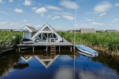 Blick auf einen Fluss in der Nähe des Ferienhauses