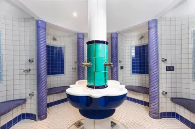 Ein Badezimmer in der Unterkunft 25h SPA-Residenz BEST SLEEP privat Garden & POOLs