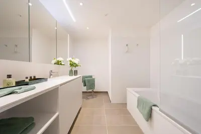 Ein Badezimmer in der Unterkunft GRÜN & URBAN - direkt an der Therme - 15 Minuten ins Zentrum