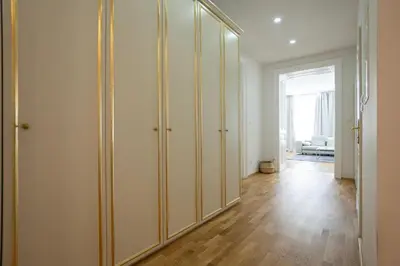 Grundriss der Unterkunft Charming 2-Room Apartment with Balcony, 15 Min to Center
