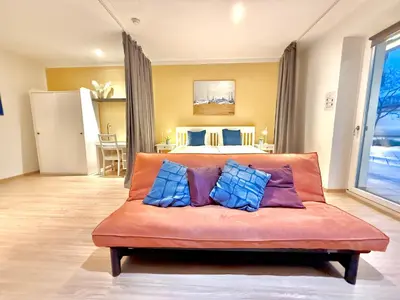 Ein Bett oder Betten in einem Zimmer der Unterkunft VibeStudio 302- Central Vienna 1090 - 50m2 - Self Check-In - AC