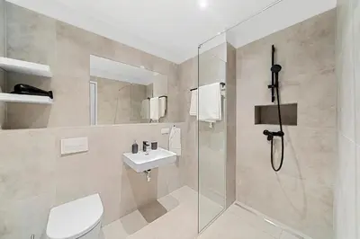 Ein Badezimmer in der Unterkunft VibeStudio 303 - Central Vienna 1090 - 50m2 - Self Check-In - AC