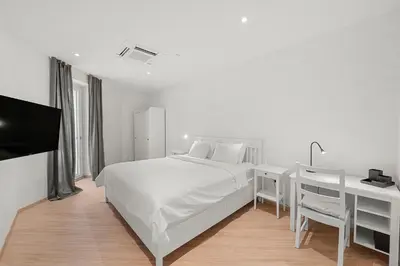 Ein Bett oder Betten in einem Zimmer der Unterkunft VibeStudio 305 - Central Vienna 1090 - 40m2 - Self Check-In - AC