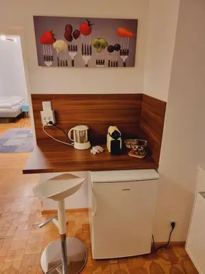 Kaffee-/Teezubehör in der Unterkunft Sissi Royal Suite - Inner City 4 bedroom apartment