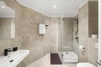 Ein Badezimmer in der Unterkunft VibeStudio 404 - Central Vienna 1090 - 50m2 - Self Check-In - AC