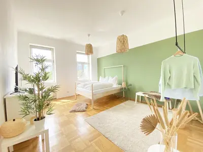 Ein Bett oder Betten in einem Zimmer der Unterkunft Sunny Apartment near Belvedere Castle