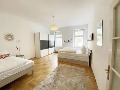 Ein Bett oder Betten in einem Zimmer der Unterkunft Sunny Apartment near Belvedere Castle