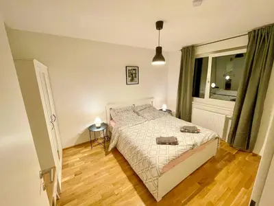 Ein Bett oder Betten in einem Zimmer der Unterkunft MUZETA11 - Modern Town Apartment with Balcony